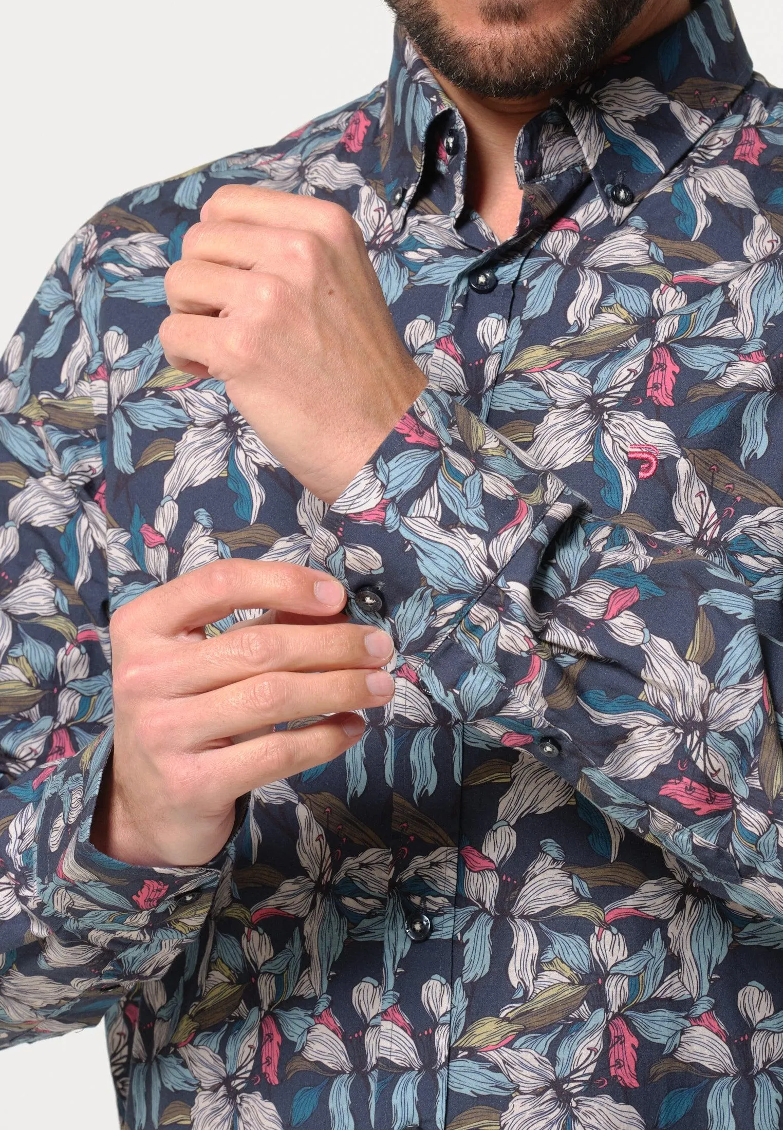 Chemise homme bleue marine avec feuilles stylisées
