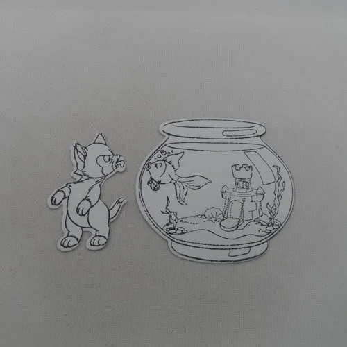 N°1191 lot  d'un aquarium "bocal" avec un poisson  + un chat tirant la langue