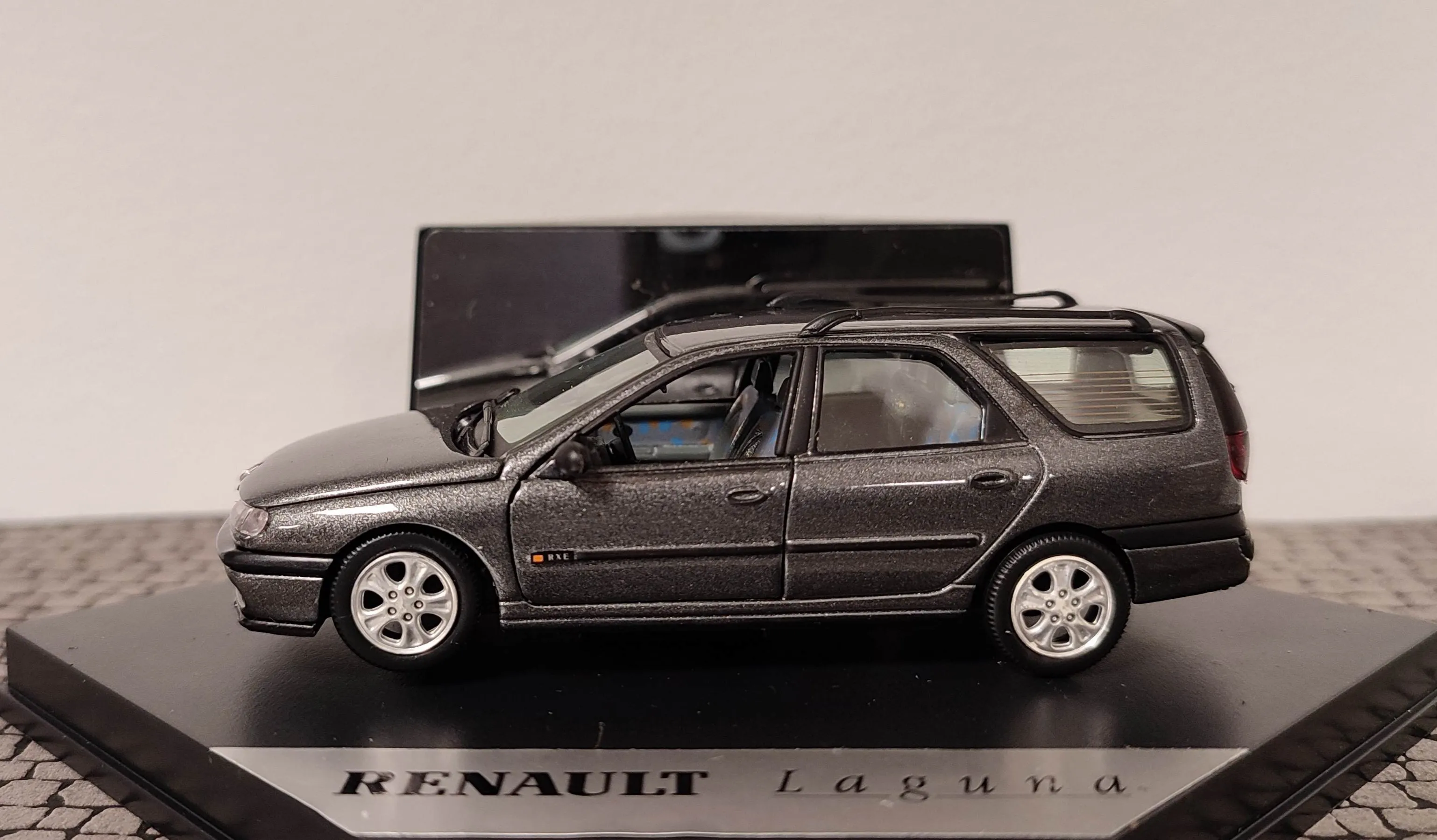 Renault Laguna estate break - 1/43 Vitesse 