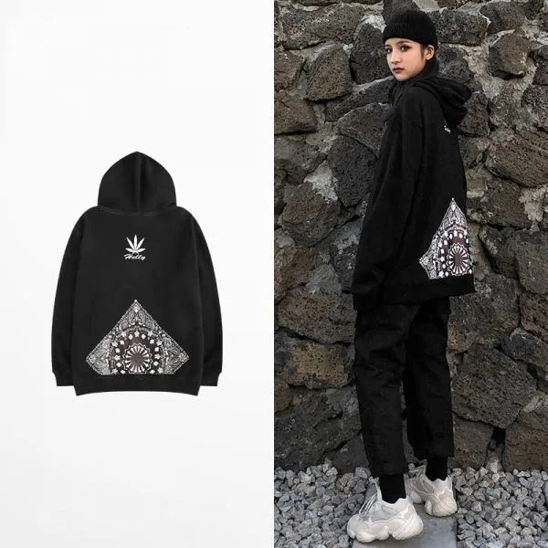 Sweat à capuche ample unisex imprimé fleur de cajou.